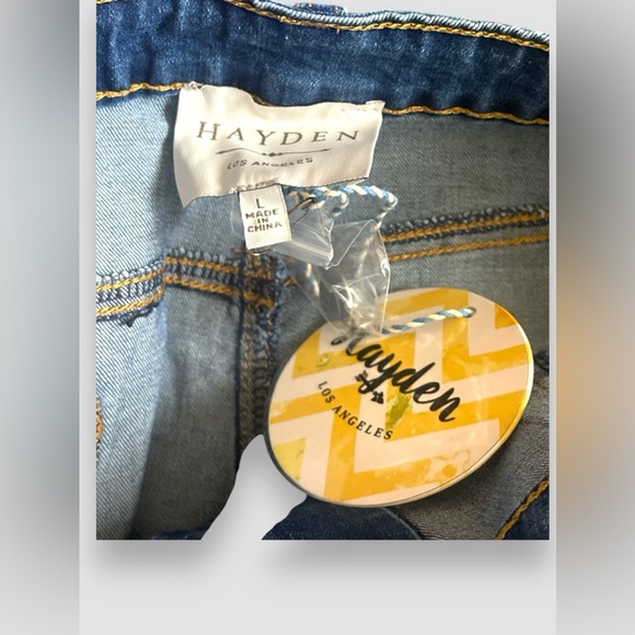 Hayden Los Angeles H6392 Women's Medium Light Wash Step Hem Denim Shorts, Size L - Picture 6 of 6